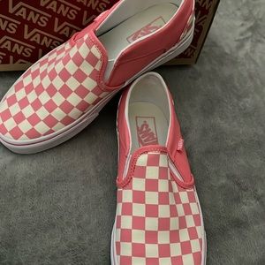 BrAnD nEw VaNs ShOeS